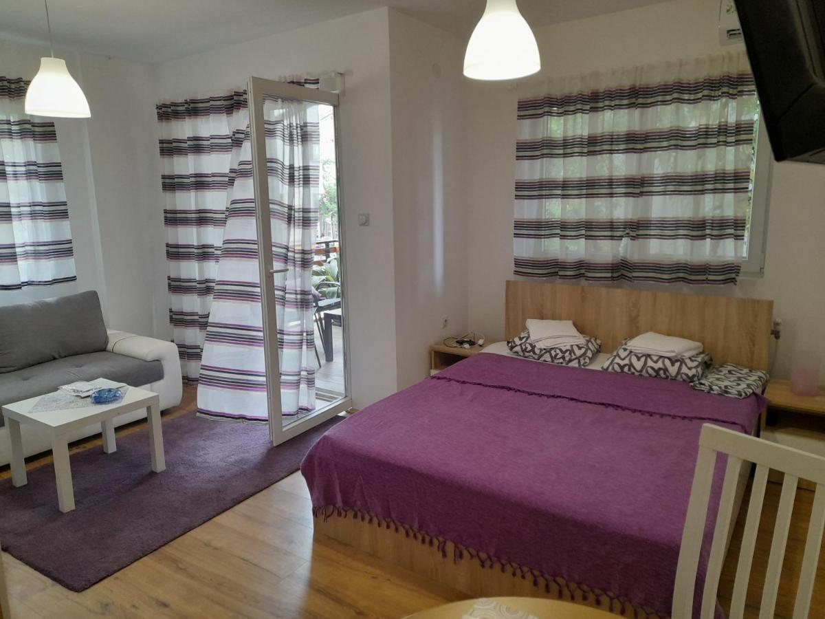 V & V Studio Apartments Ni 객실 사진